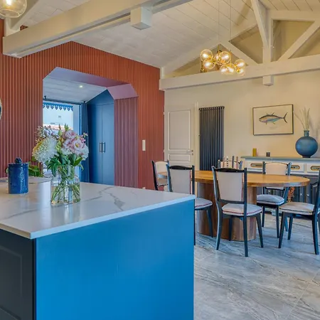 Villa Les Bains De Walk To & Town Sleeps 6 *