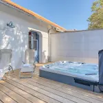 Les Bains De Walk To & Town Sleeps 6 וילה
