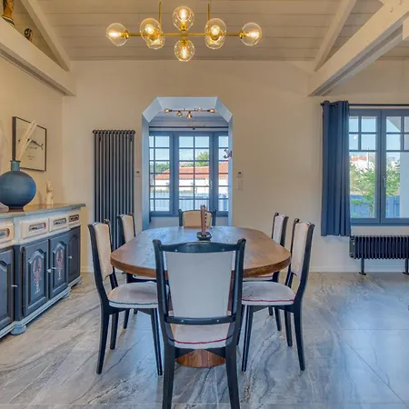 Villa Les Bains De Mer Spa Walk To Beach & Town Sleeps 6 Βίλα *