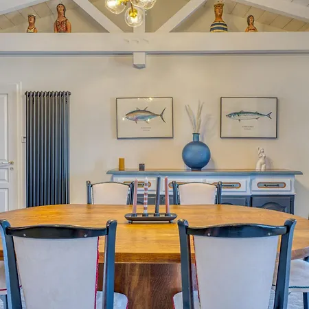 Les Bains De Walk To & Town Sleeps 6 Villa *