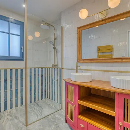 Les Bains De Walk To & Town Sleeps 6
