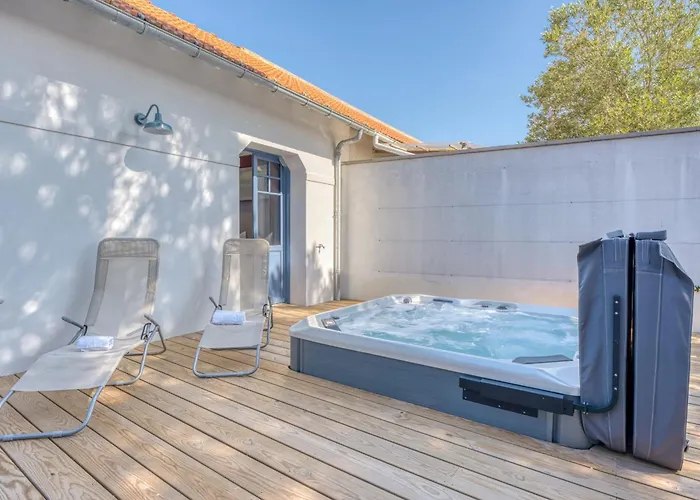 Les Bains De Avec Villa