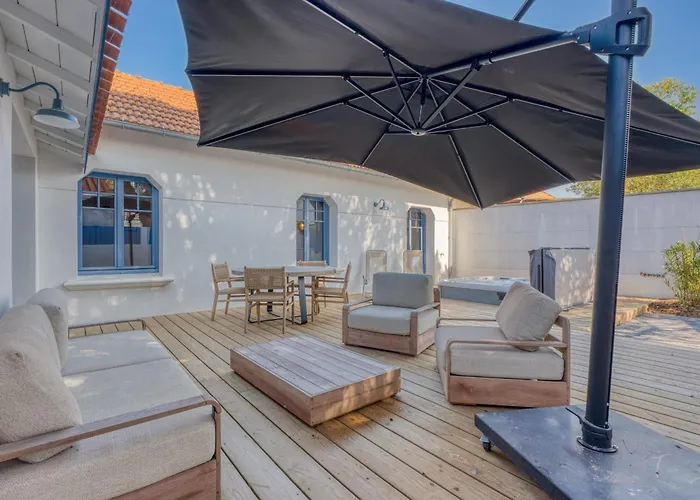 Villa Les Bains De Avec *