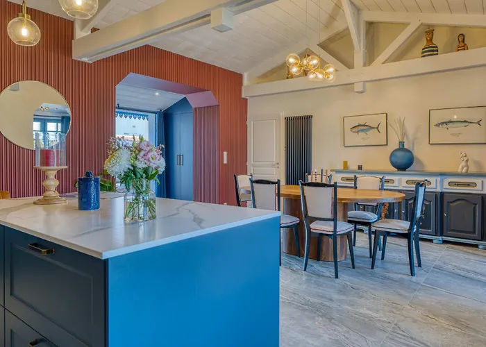 Villa Les Bains De Avec *